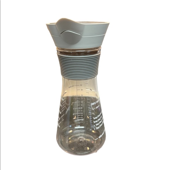 Kitchen Pampered Chef Measure Mix Pour Salad Dressing Mix Poshmark